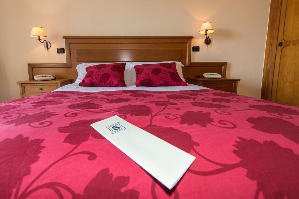 Albergo Scalzone Castel Volturno Εξωτερικό φωτογραφία
