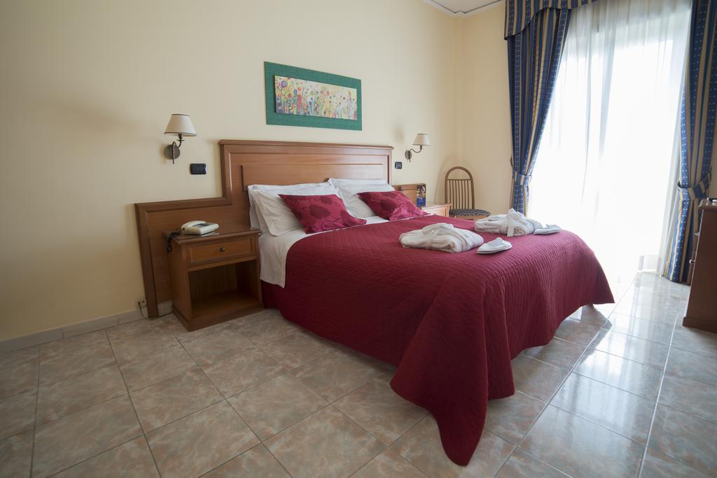 Albergo Scalzone Castel Volturno Εξωτερικό φωτογραφία